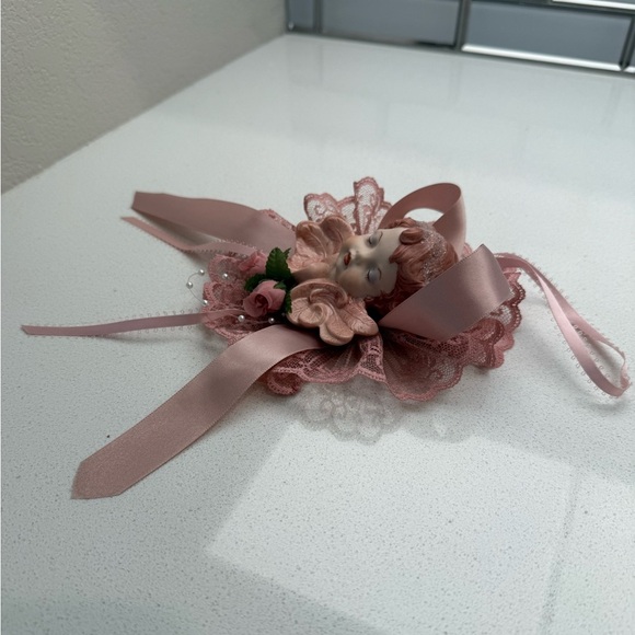 Vintage Victorian Inspired Sleeping Angel Cherub Wall Hanging Ornament - Picture 7 of 10